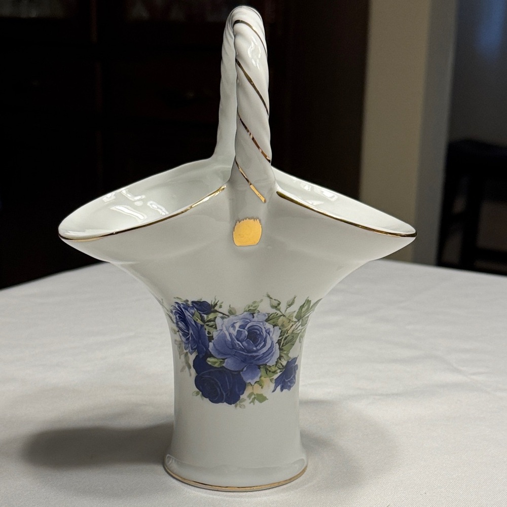 Vtg  “Formalities” by Baum Bros. Porcelain Basket.